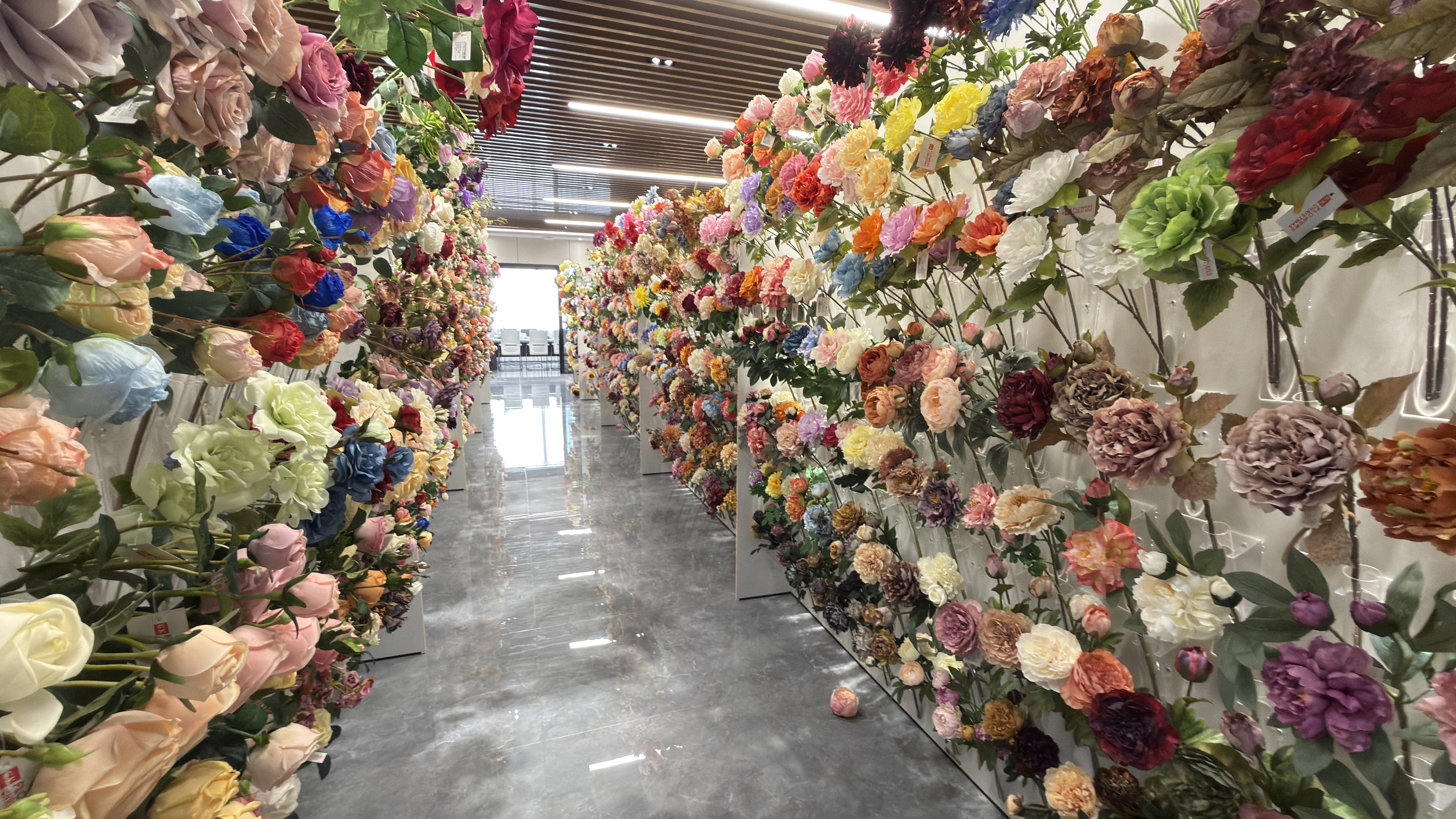 Yiwu Artificial flowers market.jpg