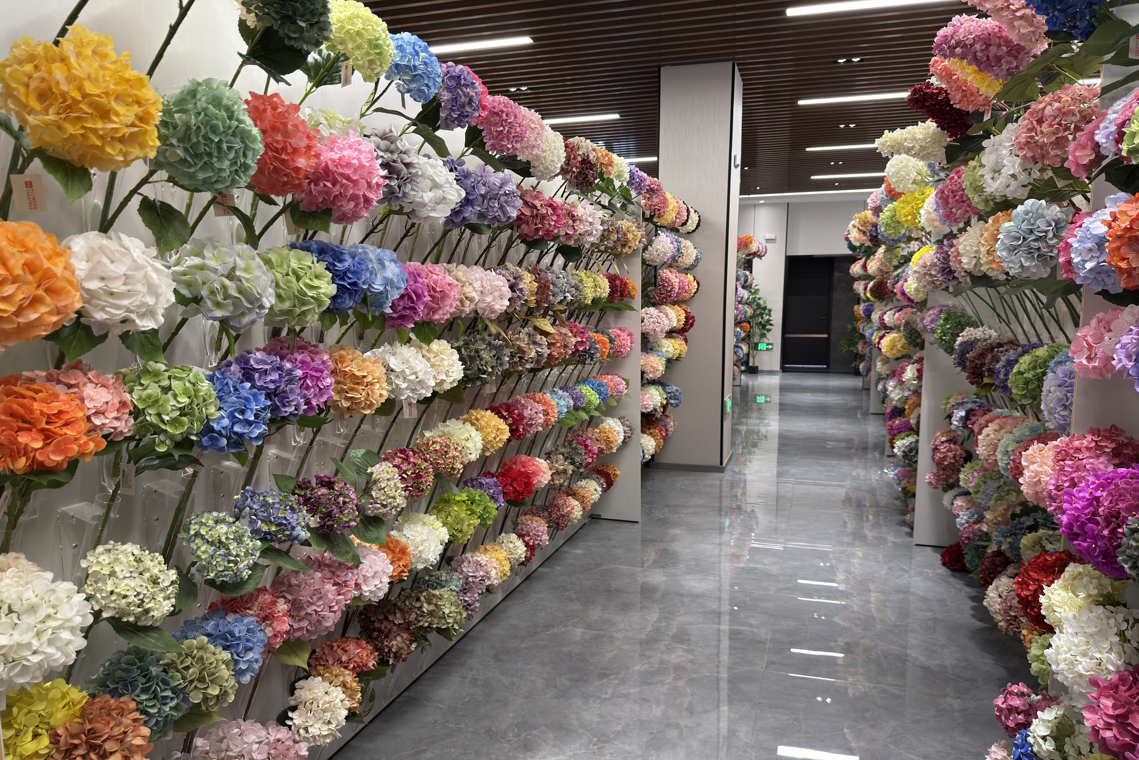 Wholesale Artificial Hydrangea  Realistic Faux Hydrangea Flowers for Global Importers & Bulk Buy