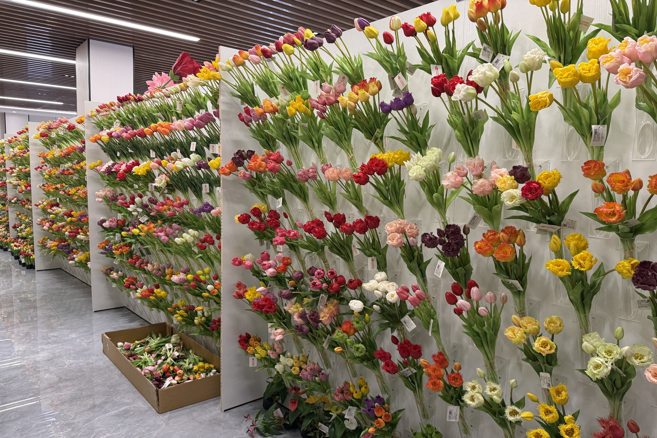 Wholesale Real Touch Tulips  Most Realistic Artificial Flowers Tulips for Importers & Bulk Buyer