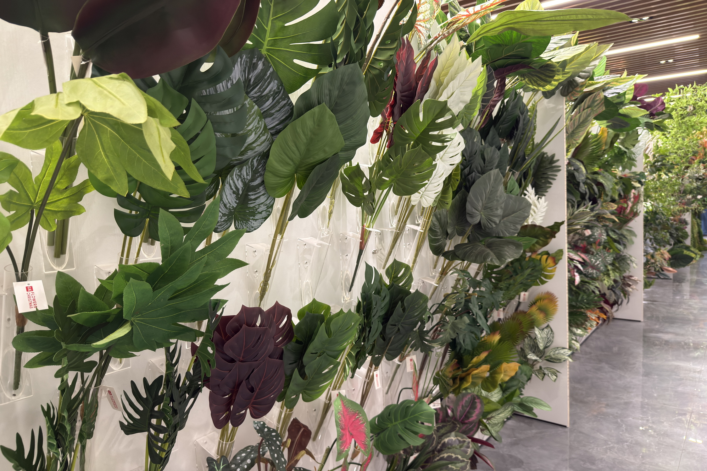 Wholesale Artificial Monstera Leaf  Bulk Faux Monstera Deliciosa  Realistic Split Leaf Philodendron