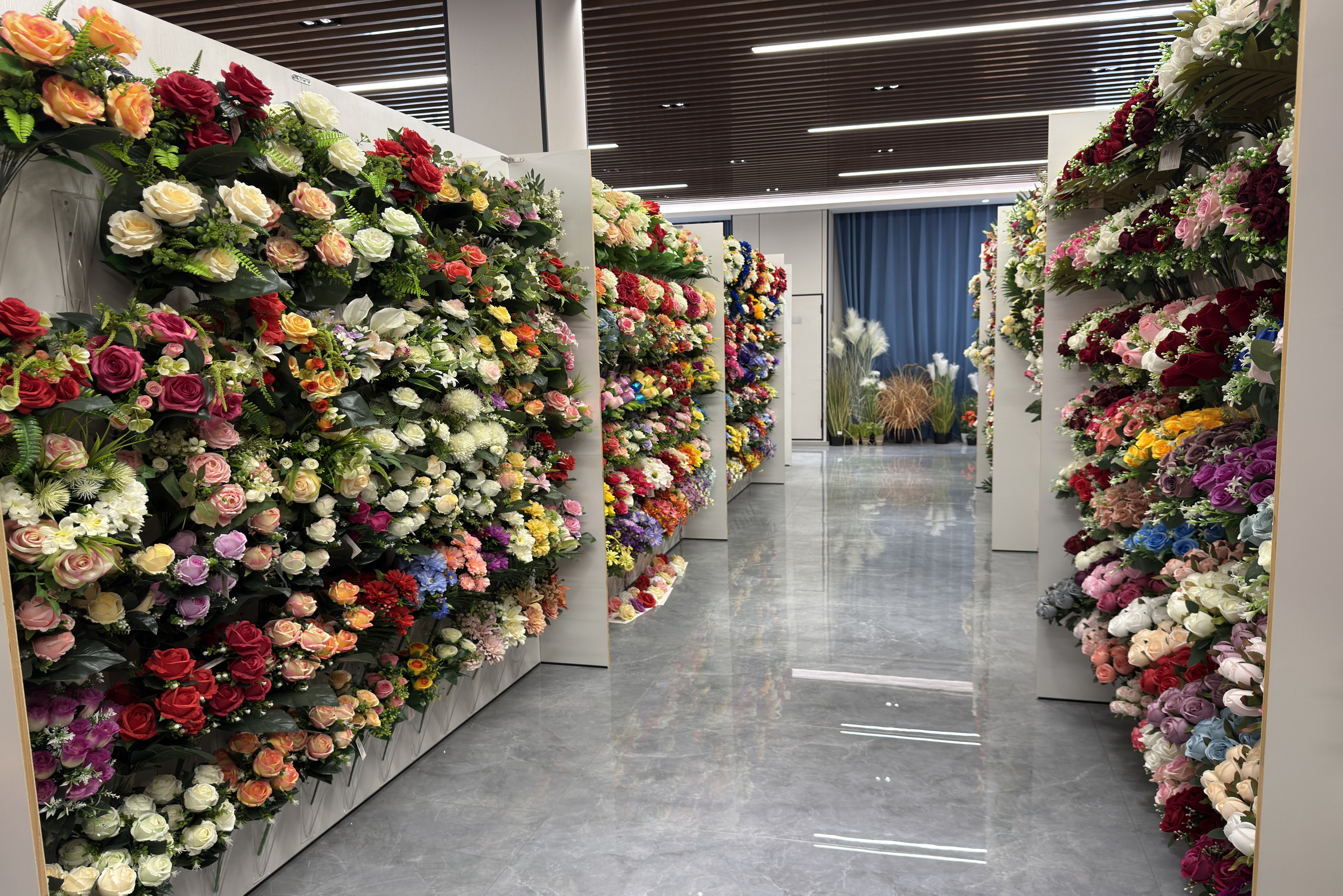 Wholesale Artificial Flower Mix Bouquet silk flowers bouquerts for European Importers & Distribu